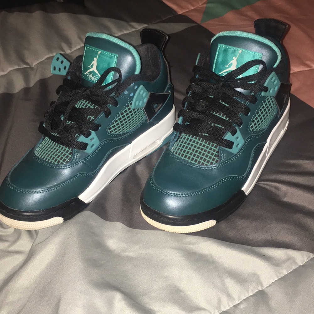 Air Jordan 4 size (4Y US . EU 36)
